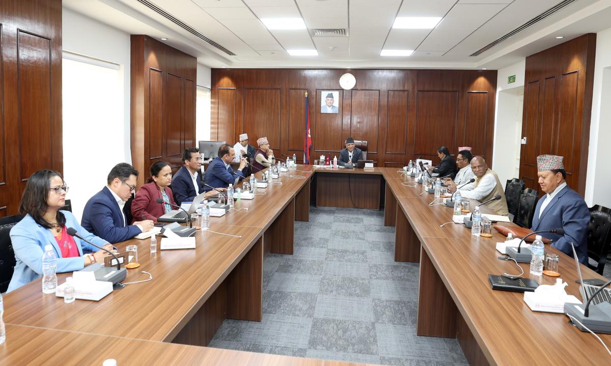 मन्त्रिपरिषद् बैठक बस्दै